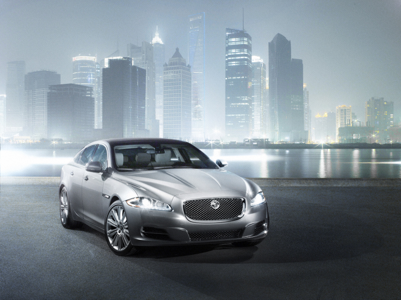 Illustration for article titled 2010 Jaguar XJ: The New Cat Revealed!